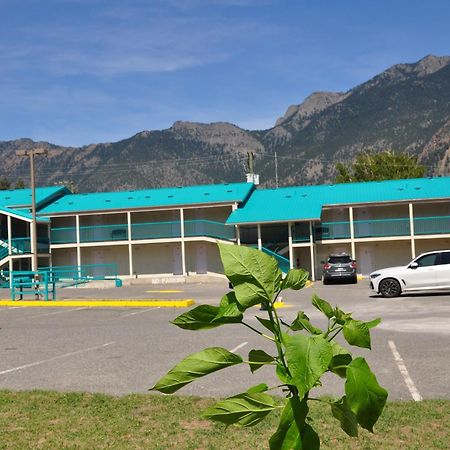 Canadas Best Value Inn Mile-0-Motel Lillooet Exteriör bild