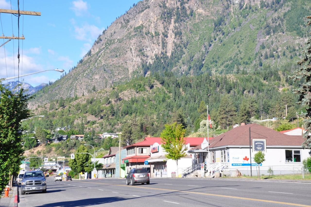 Canadas Best Value Inn Mile-0-Motel Lillooet Exteriör bild