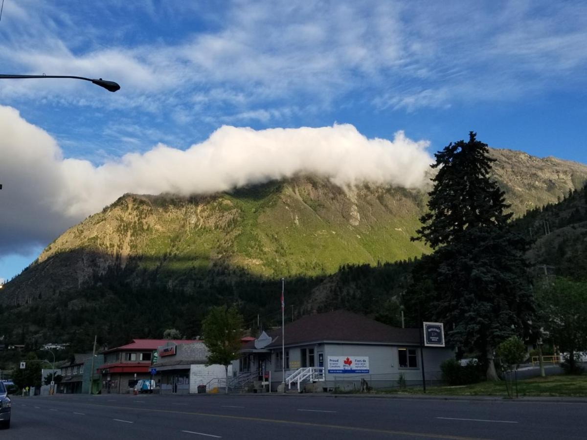 Canadas Best Value Inn Mile-0-Motel Lillooet Exteriör bild